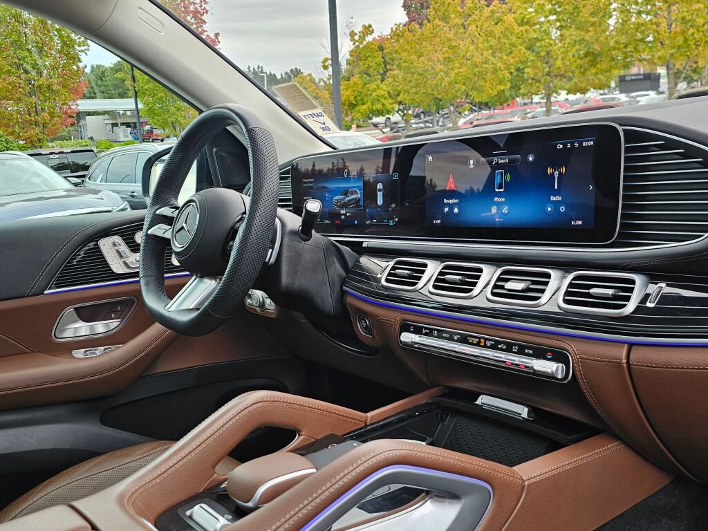Used 2024 Mercedes-Benz GLS 580 4MATIC image 34