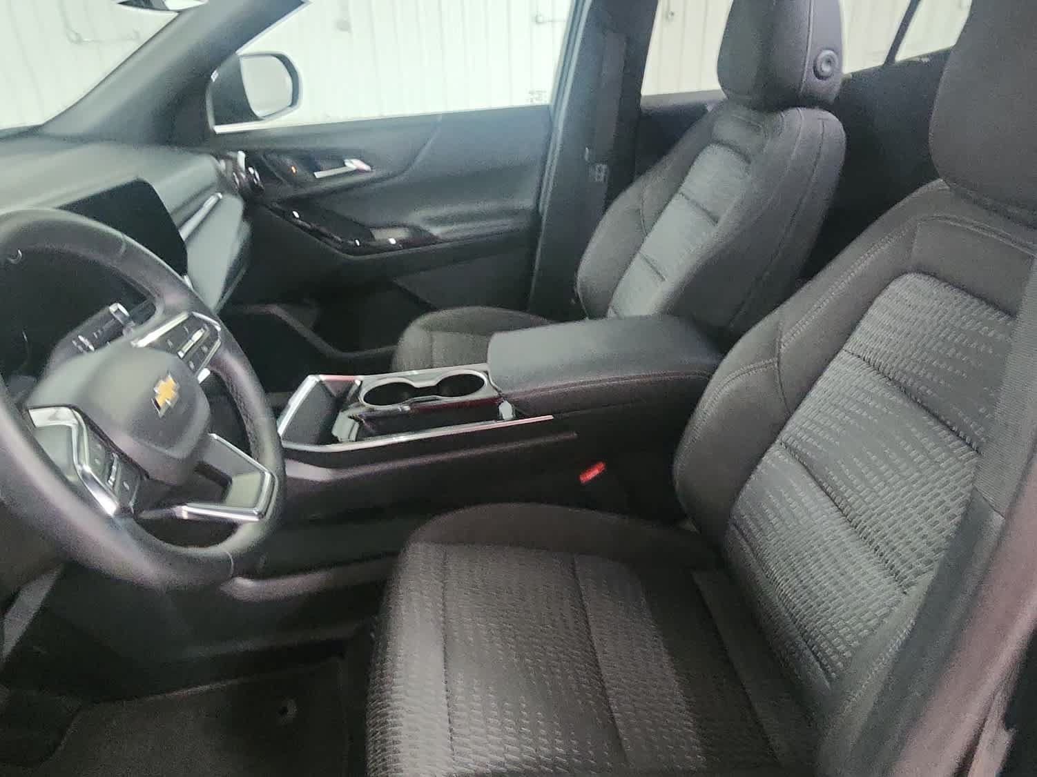 Used 2025 Chevrolet Equinox LT FWD image 19