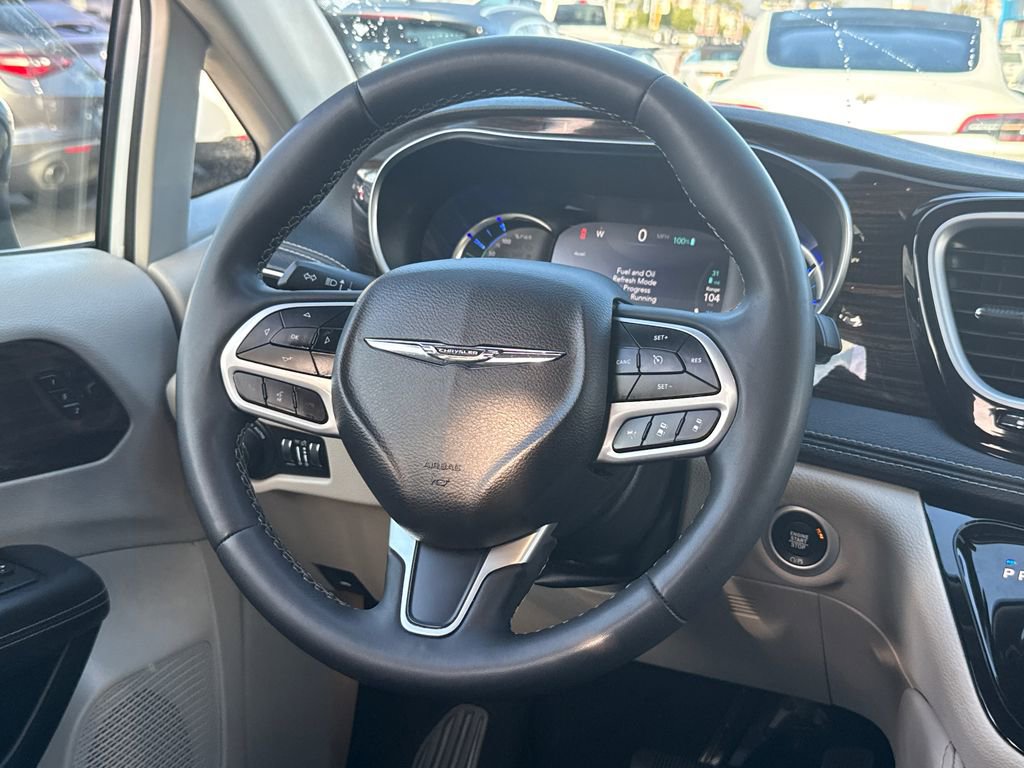 Certified 2023 Chrysler Pacifica Limited FWD image 22