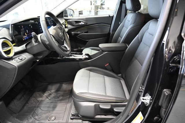 New 2026 Chevrolet Trax LT w/ Driver Confidence Package FWD image 9