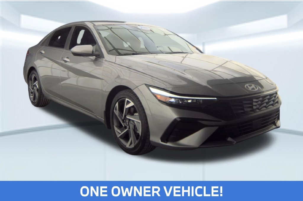 Used 2025 Hyundai Elantra SEL w/ Cargo Package FWD image 5
