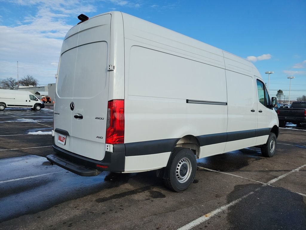 Used 2025 Mercedes-Benz Sprinter 2500 image 7