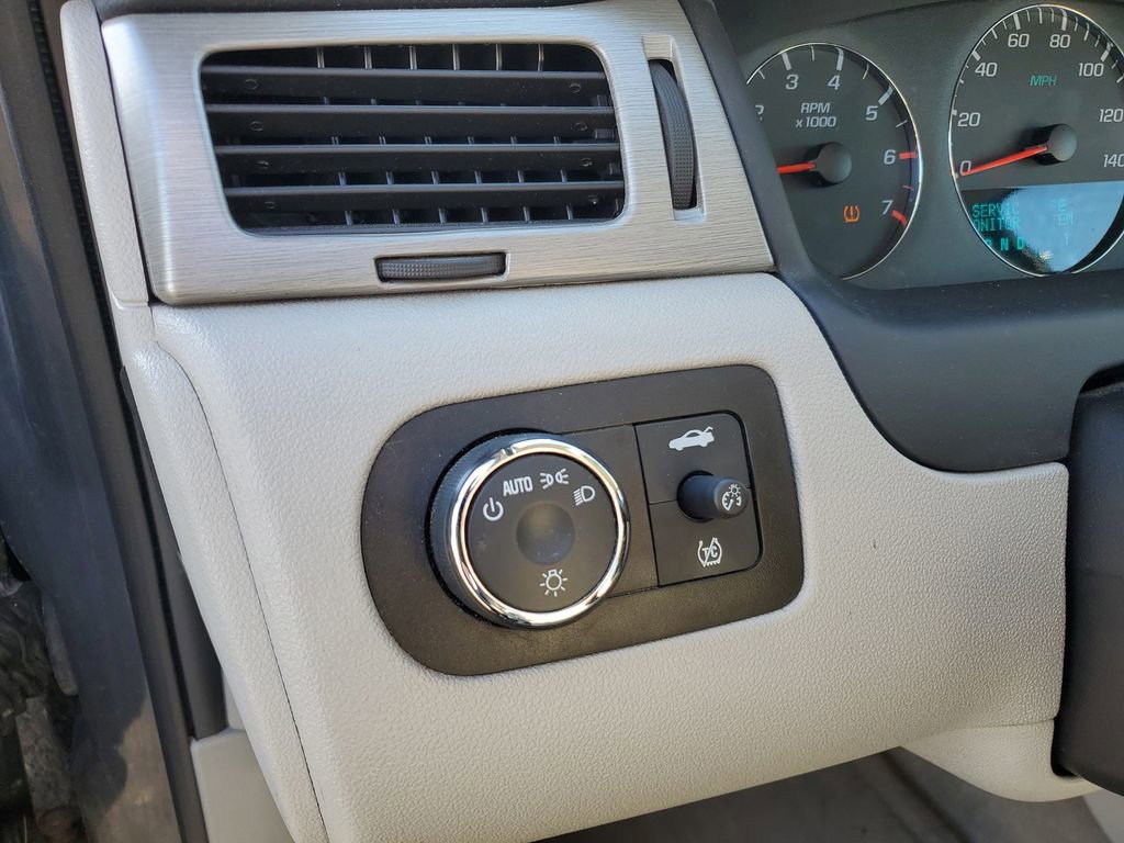 Used 2008 Chevrolet Impala LT w/ Luxury Edition Package image 9