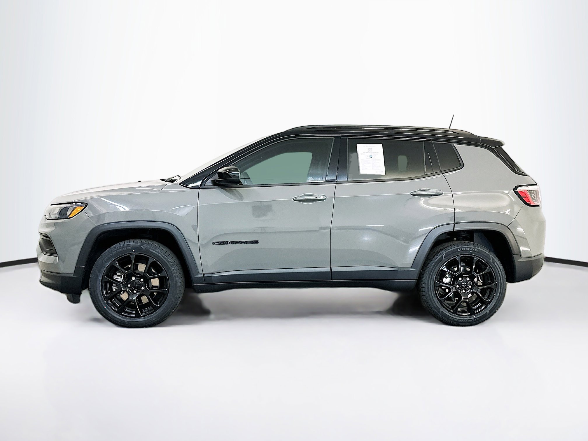 Used 2023 Jeep Compass Altitude image 4