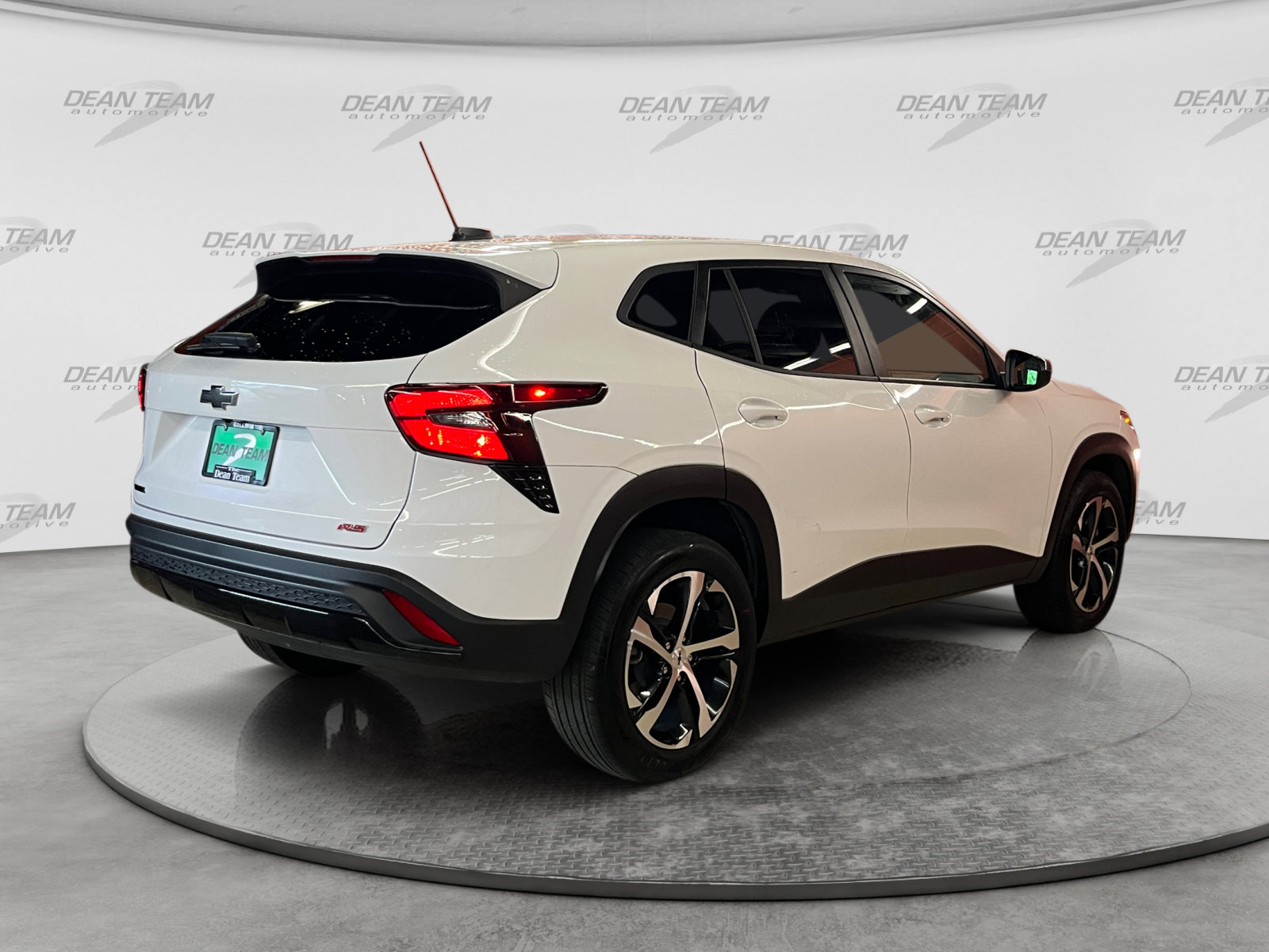 Used 2025 Chevrolet Trax RS FWD image 7