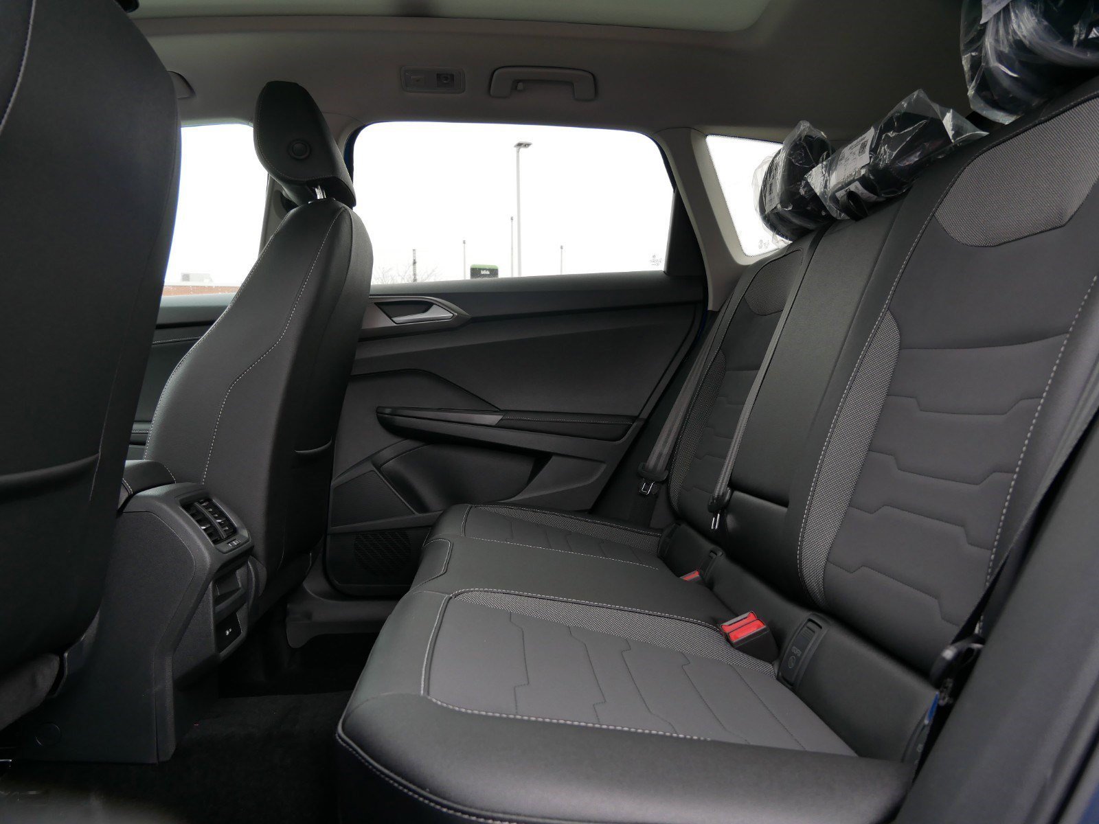 New 2026 Volkswagen Taos SE AWD/4WD image 4
