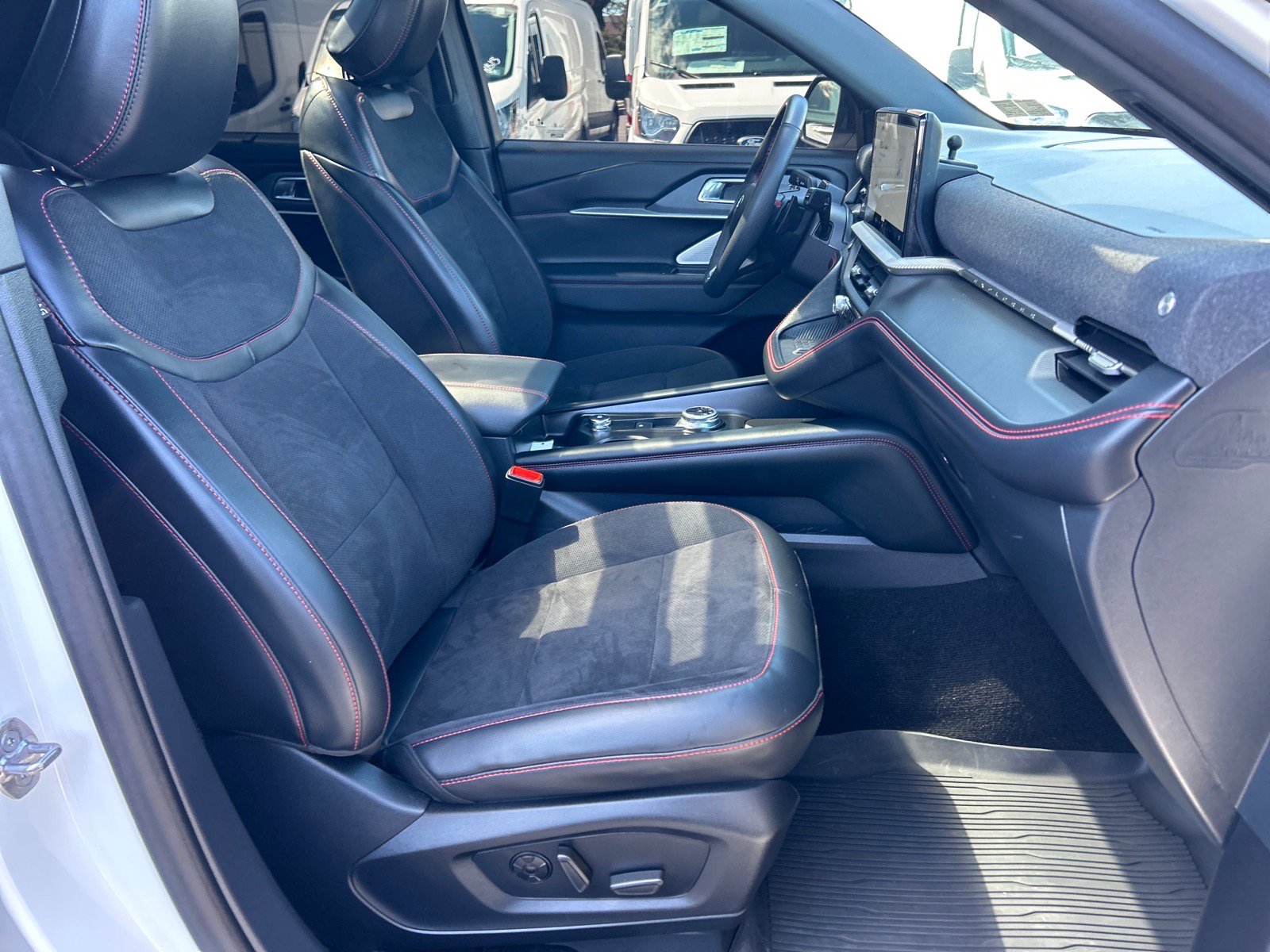 Certified 2025 Ford Explorer ST AWD/4WD image 22