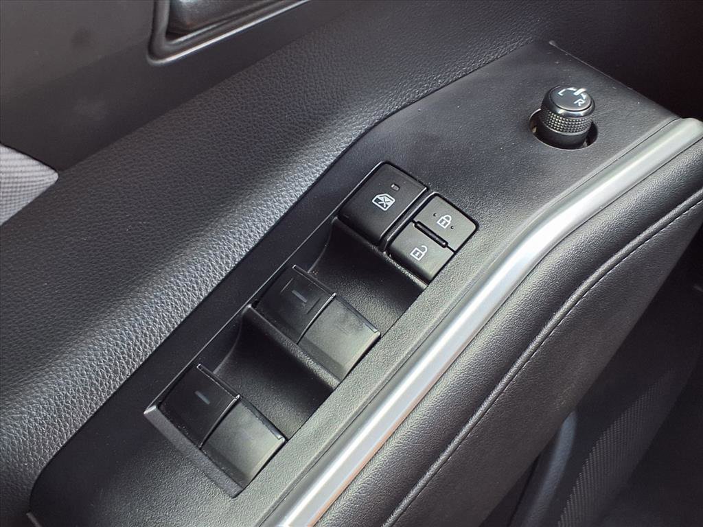 Used 2023 Toyota Highlander L image 24