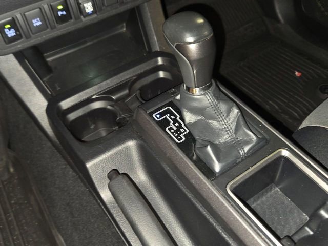 Used 2022 Toyota Tacoma TRD Off-Road w/ Technology Package AWD/4WD image 19