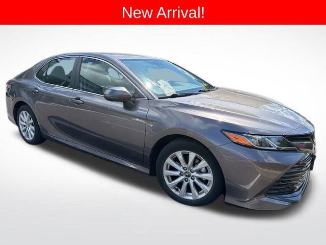 Used 2020 Toyota Camry LE FWD image 1