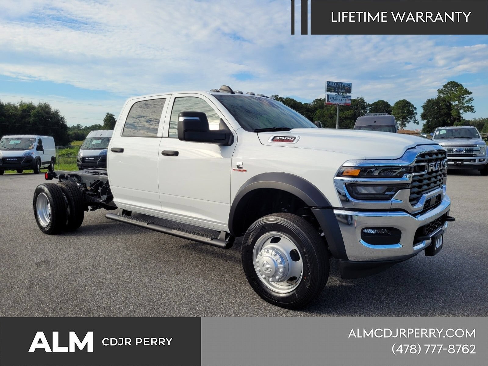 New 2025 RAM 4500 Tradesman w/ Safety Group AWD/4WD image 19