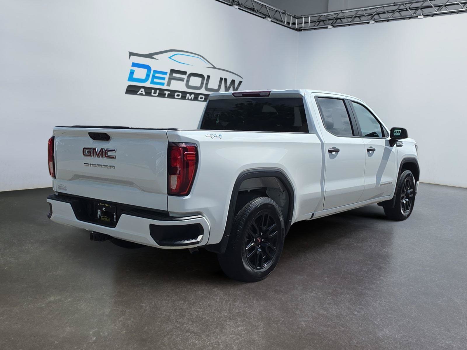 Used 2024 GMC Sierra 1500 Pro w/ Graphite Edition AWD/4WD image 3