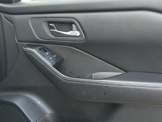 Used 2024 Nissan Rogue SV FWD image 26