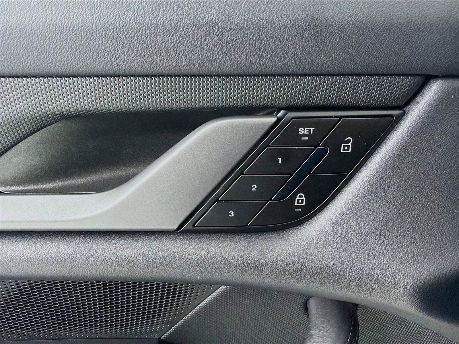 Certified 2025 Porsche Taycan image 7