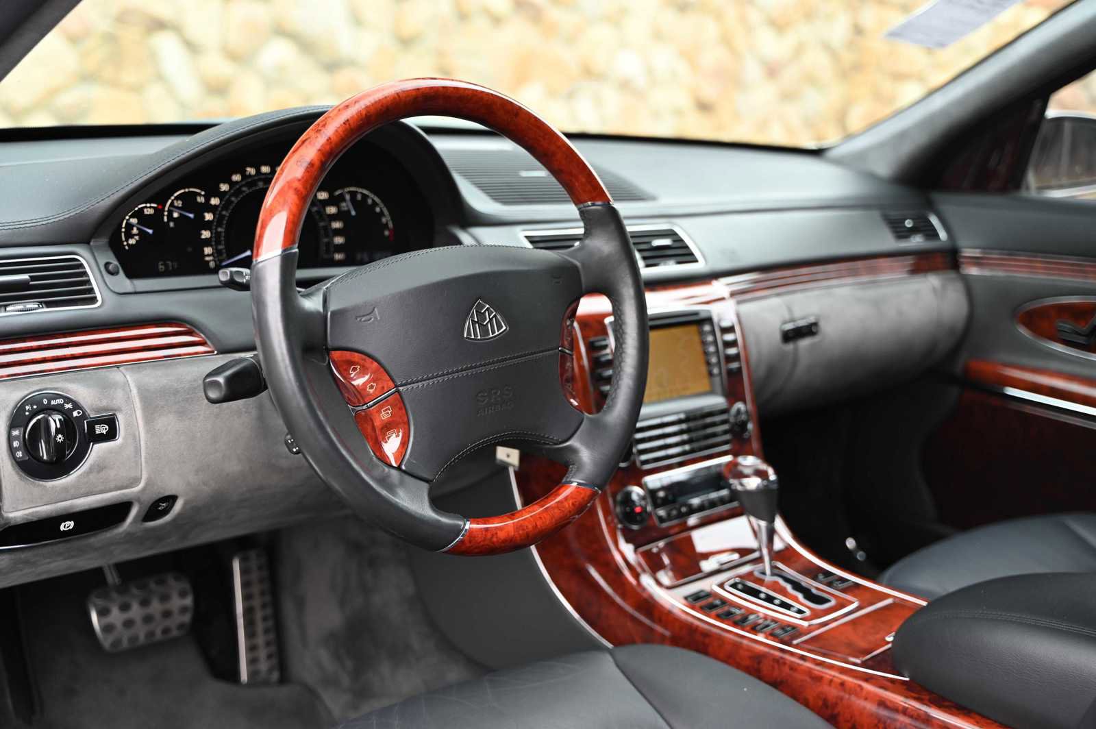 Used 2005 Maybach 57 RWD image 12