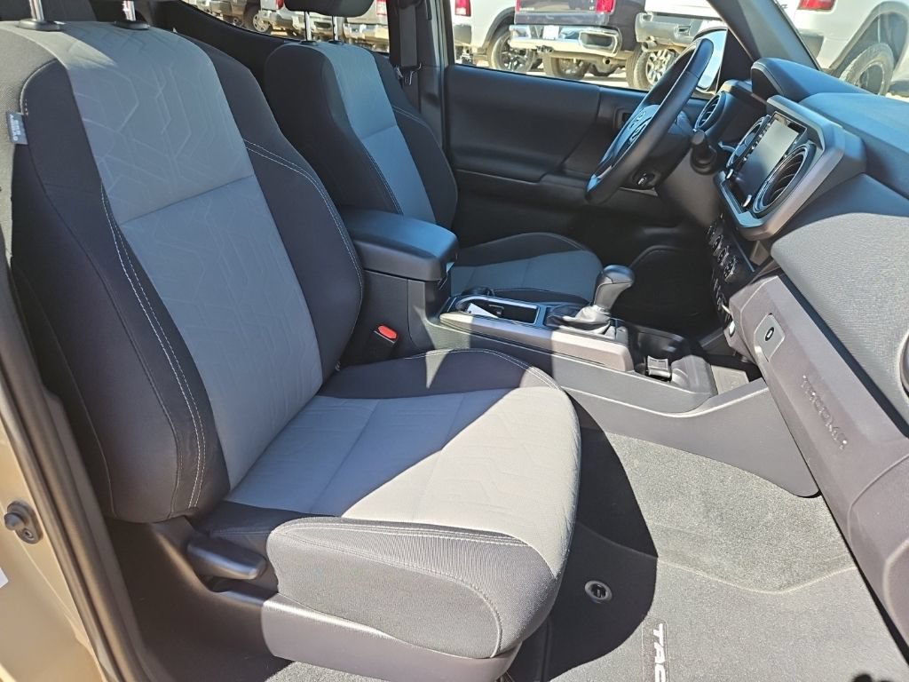 Used 2020 Toyota Tacoma TRD Off-Road w/ Technology Package AWD/4WD image 24