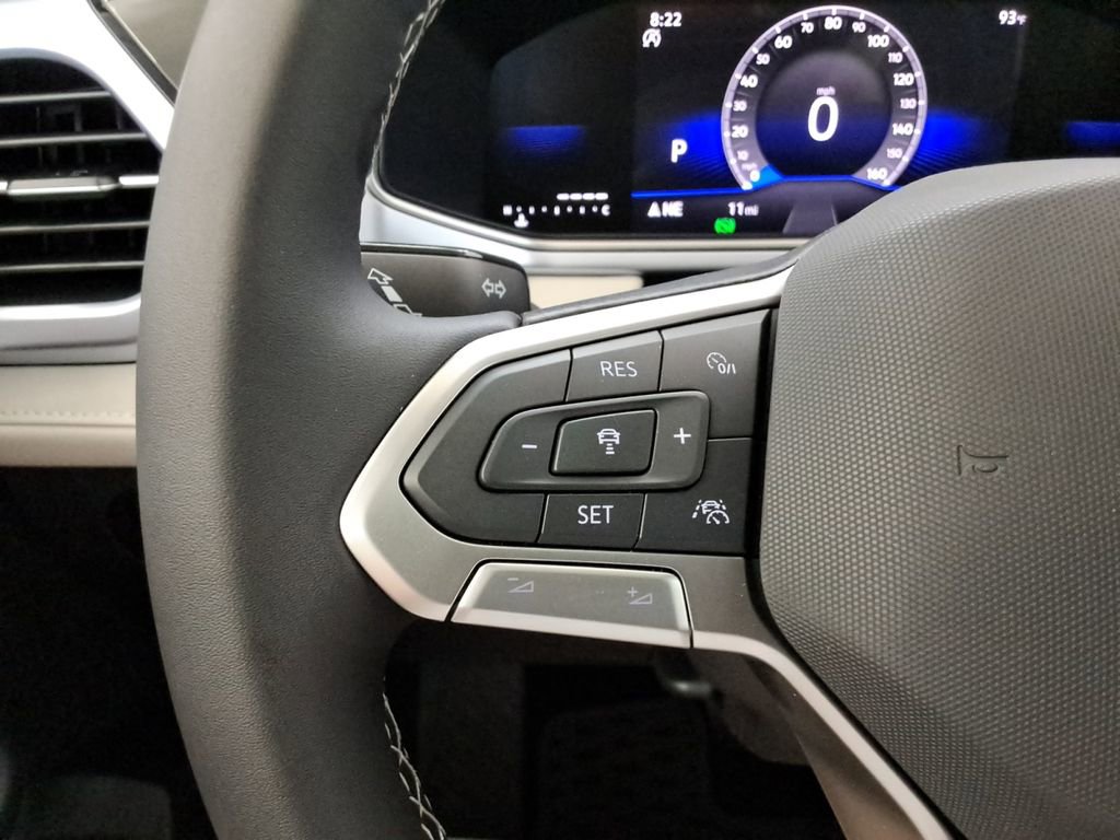 Certified 2025 Volkswagen Taos SE w/ Panoramic Sunroof Package image 27