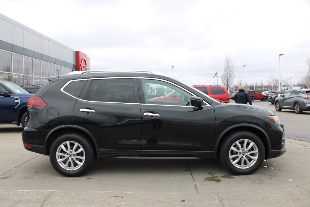 Used 2018 Nissan Rogue SV w/ Premium Package image 6