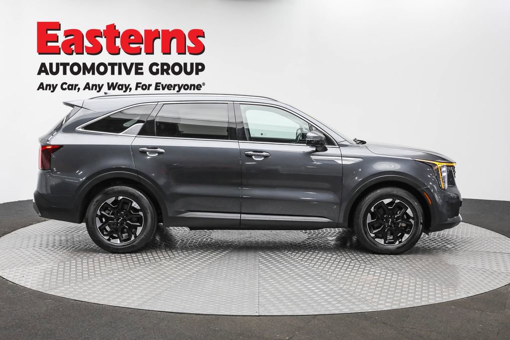 Used 2024 Kia Sorento S image 4