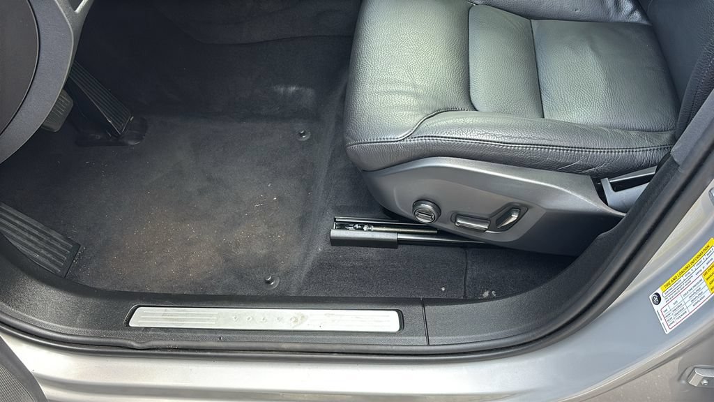 Certified 2025 Volvo XC60 B5 Plus AWD/4WD image 25