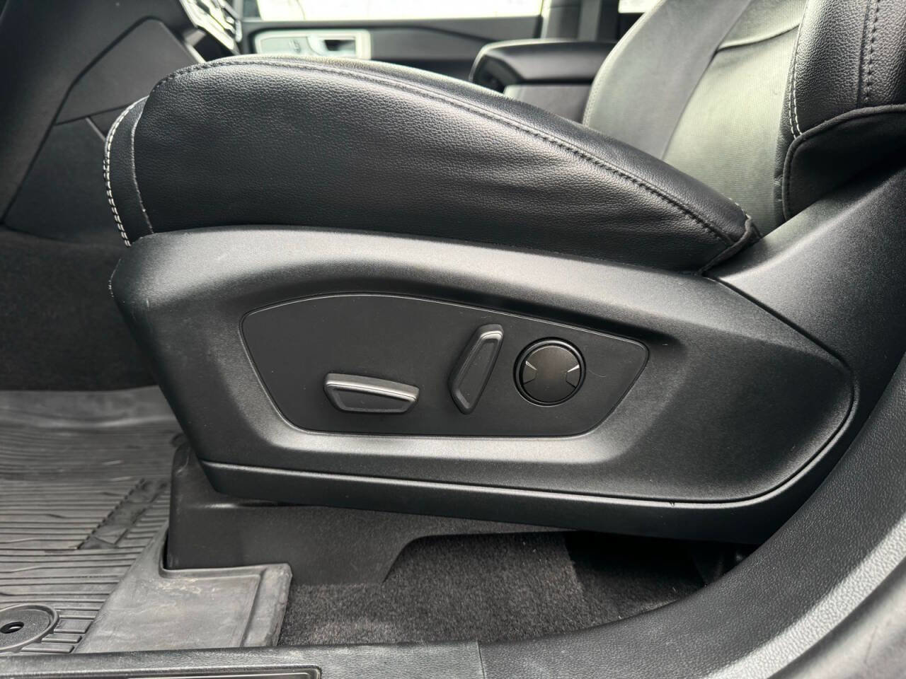 Used 2021 Ford Explorer ST image 15