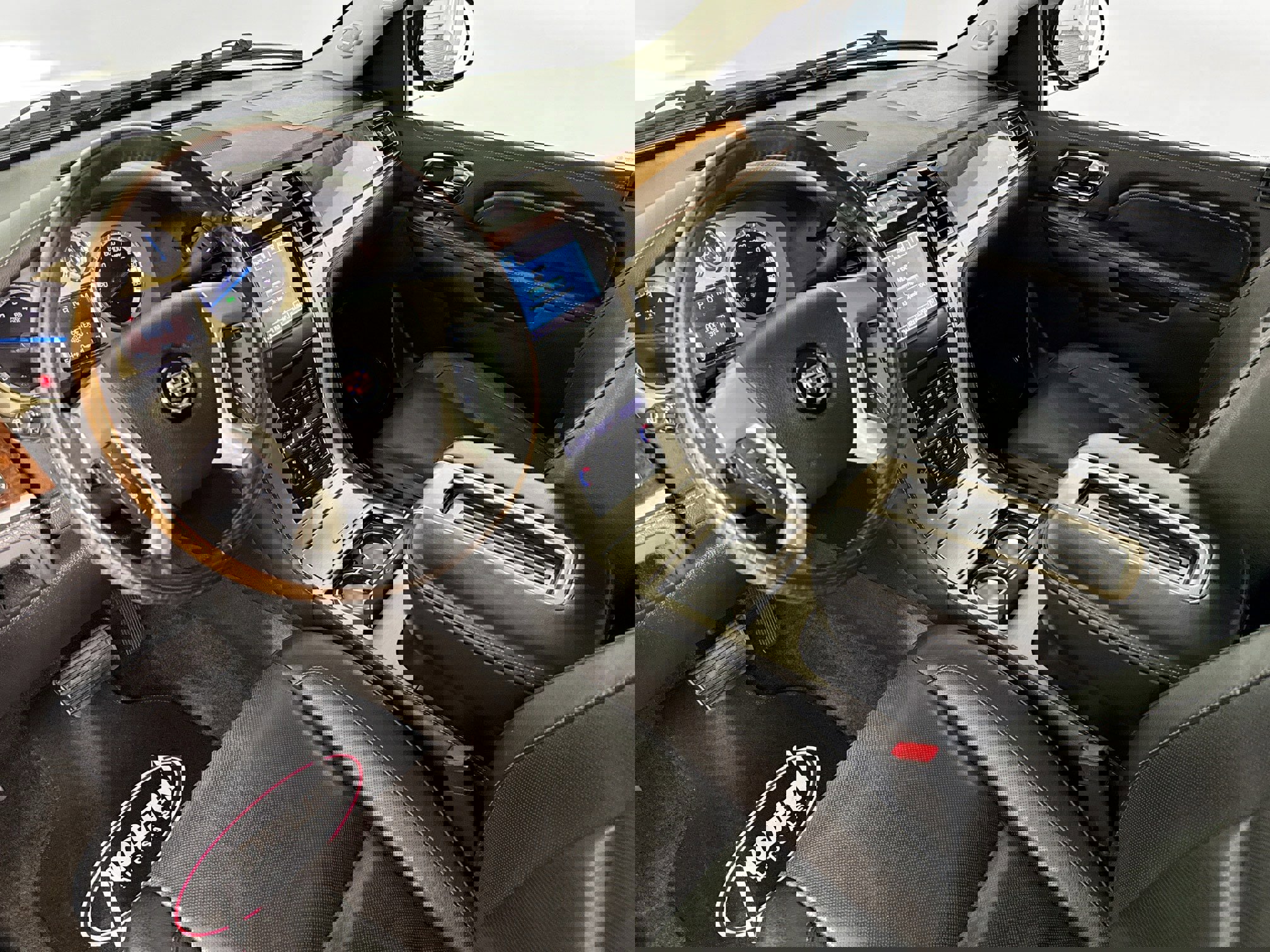 Used 2014 Cadillac Escalade Platinum image 5