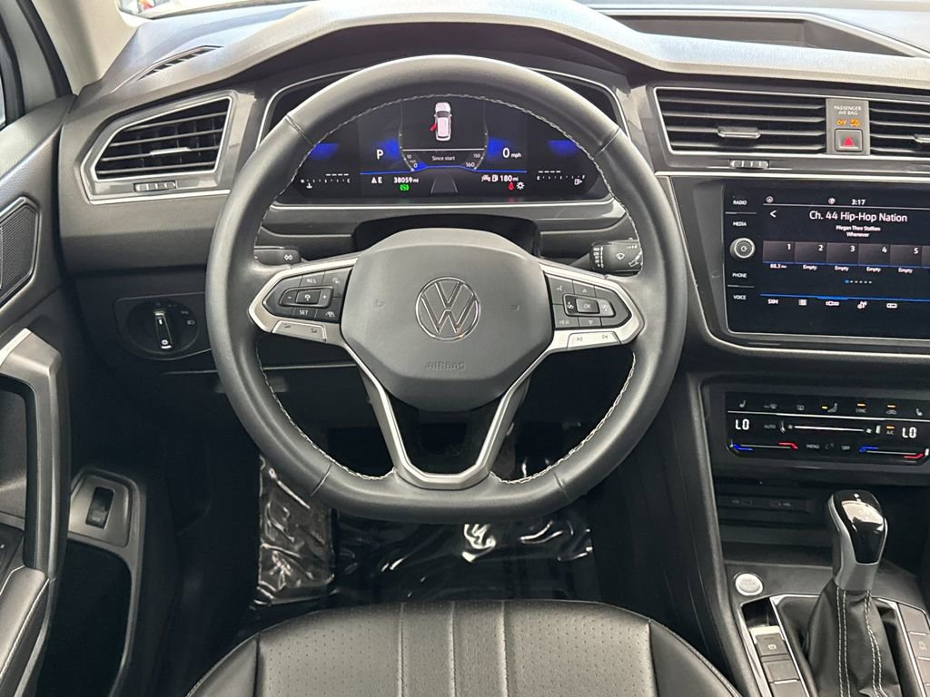 Used 2024 Volkswagen Tiguan SE image 13