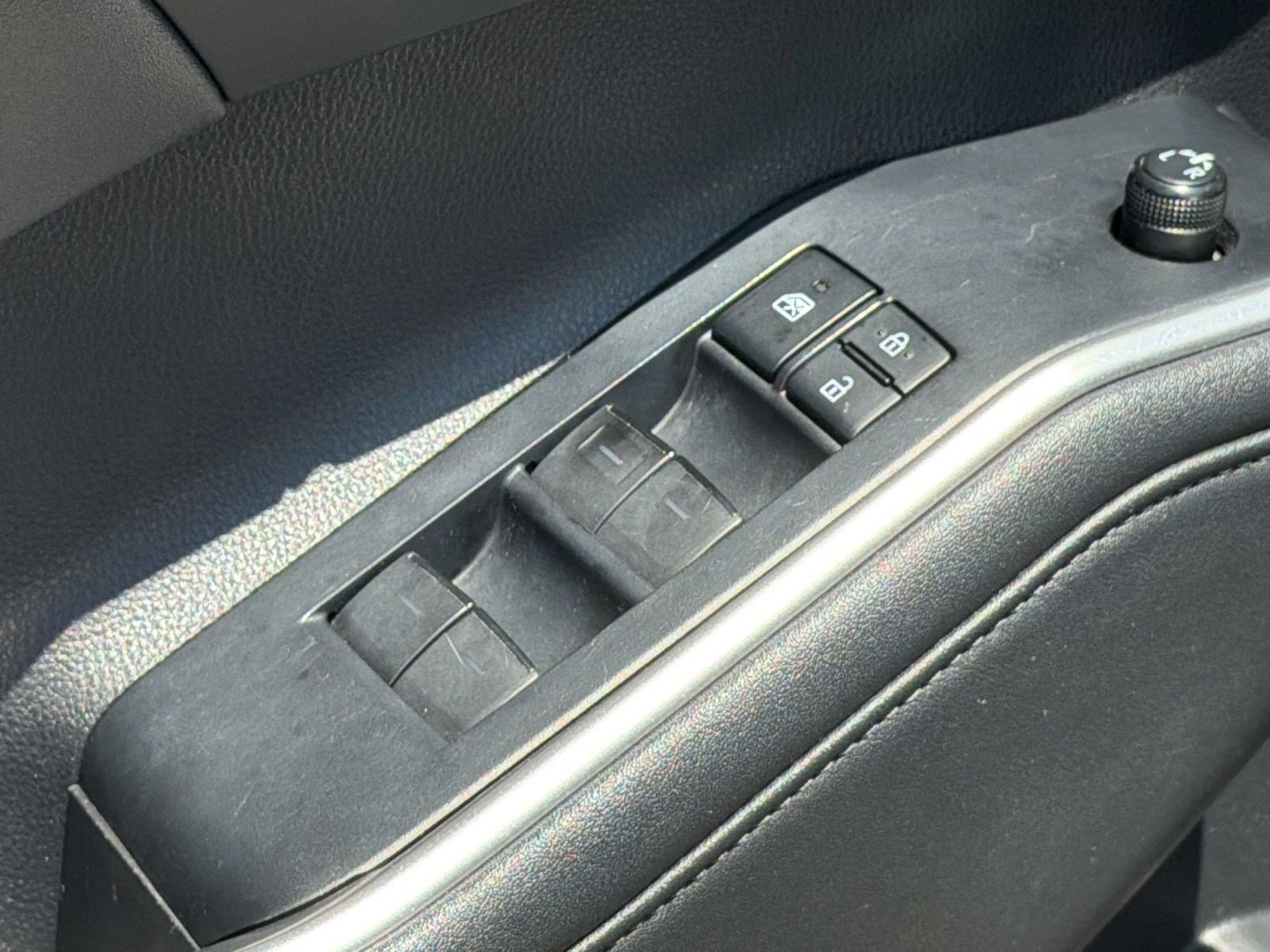 Used 2021 Toyota Highlander XLE FWD image 14
