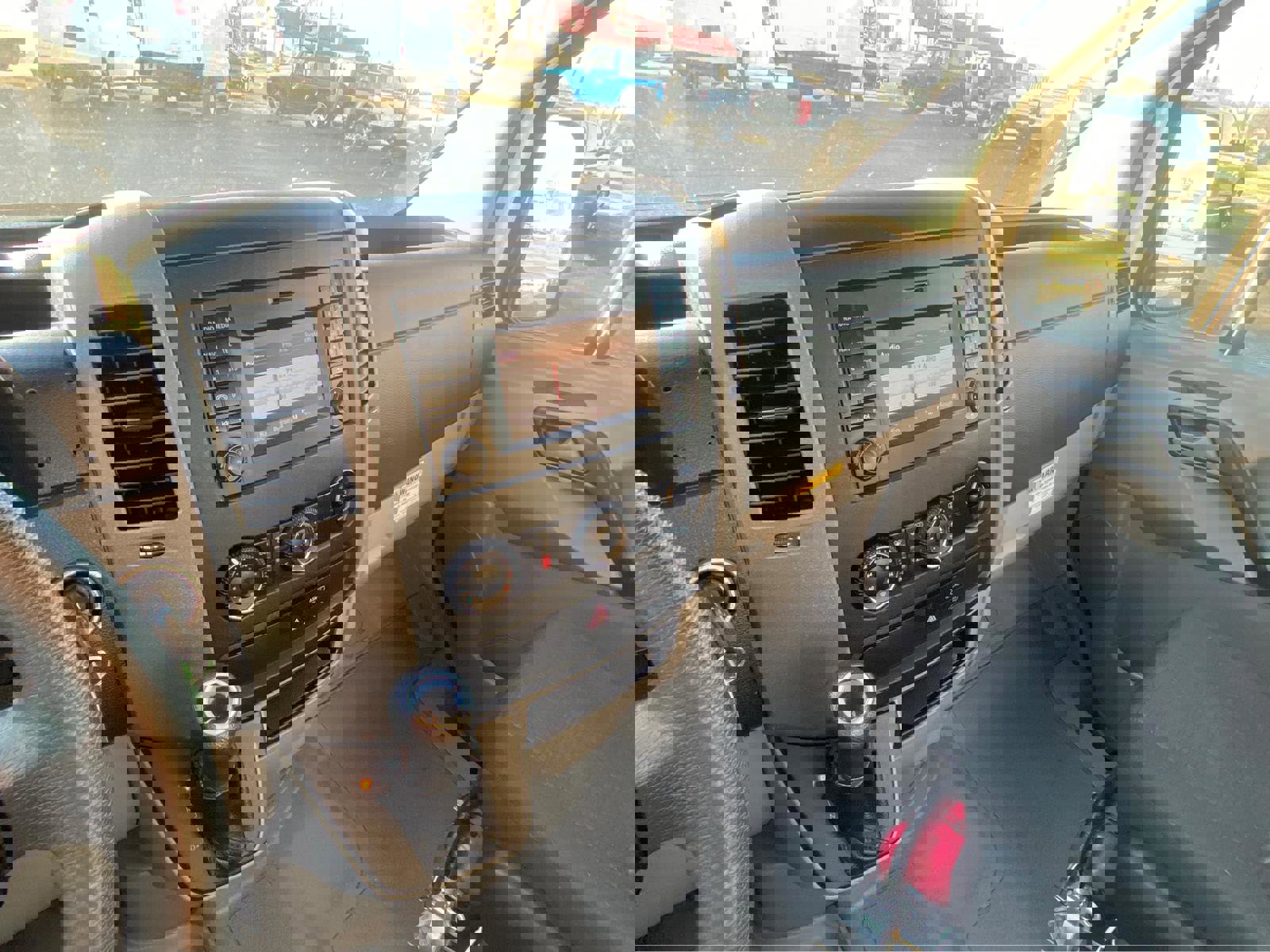 Used 2015 Freightliner Sprinter 2500 image 21