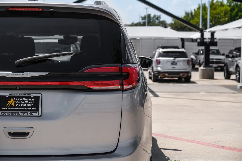 Used 2021 Chrysler Pacifica Touring-L FWD image 52