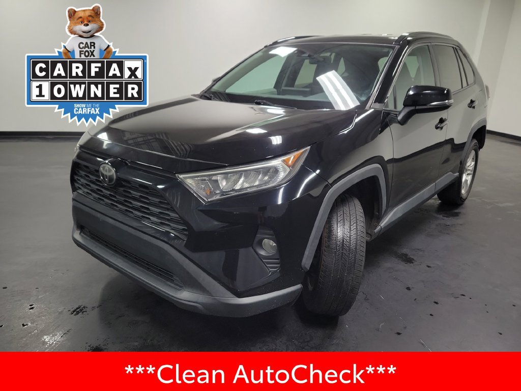 Used 2021 Toyota RAV4 XLE w/ XLE Grade Weather Package FWD image 4