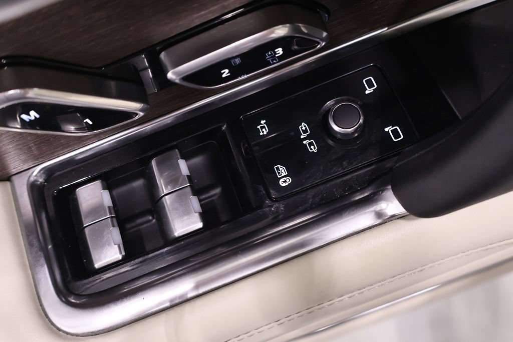 Used 2023 Land Rover Range Rover Autobiography AWD/4WD image 12