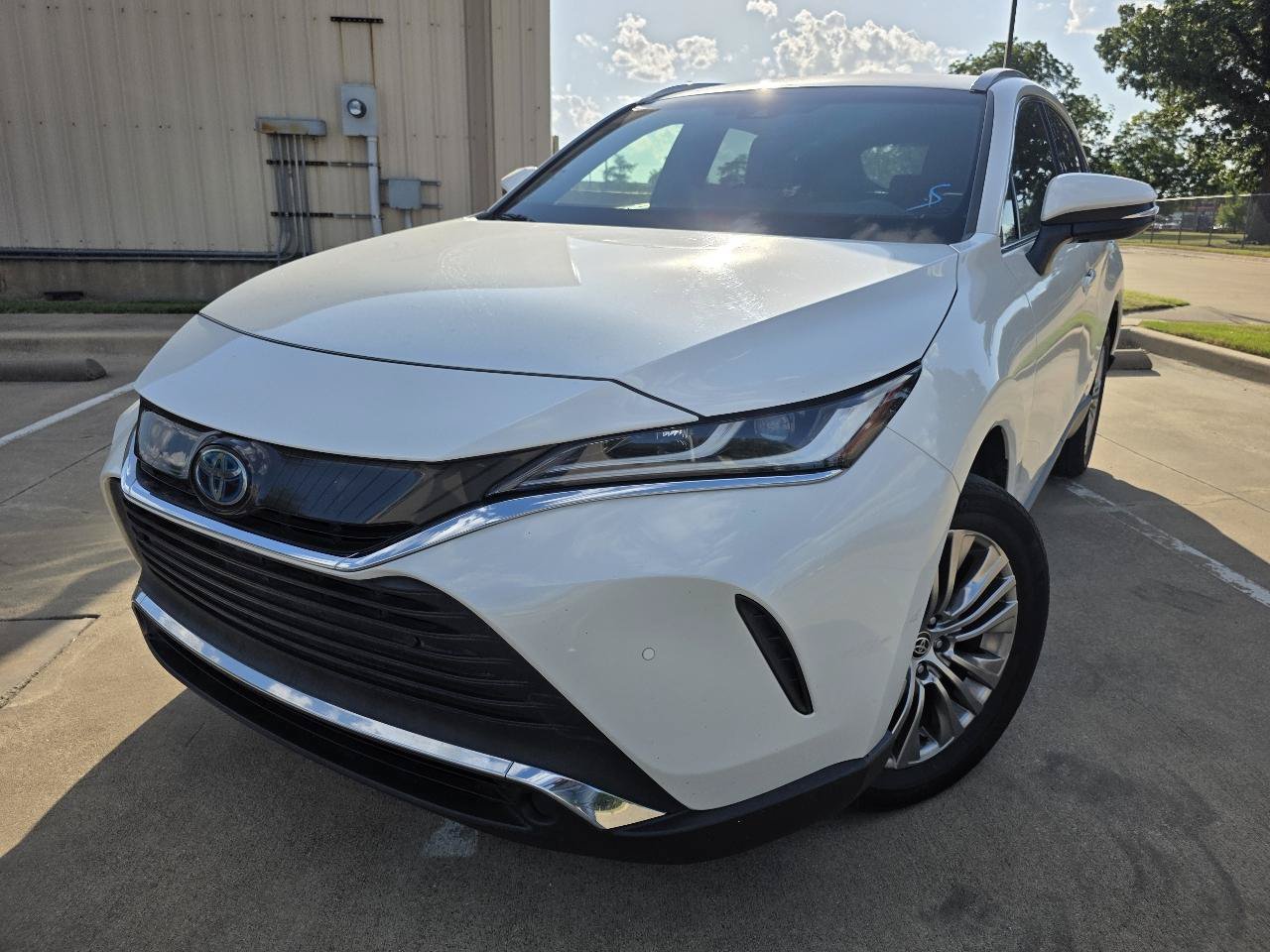 Used 2022 Toyota Venza XLE AWD/4WD video 1