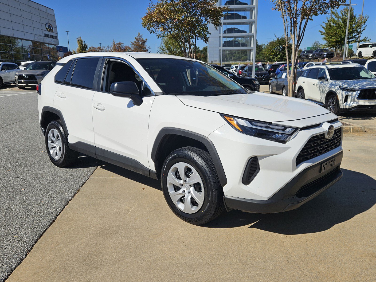 Used 2025 Toyota RAV4 LE AWD/4WD image 4