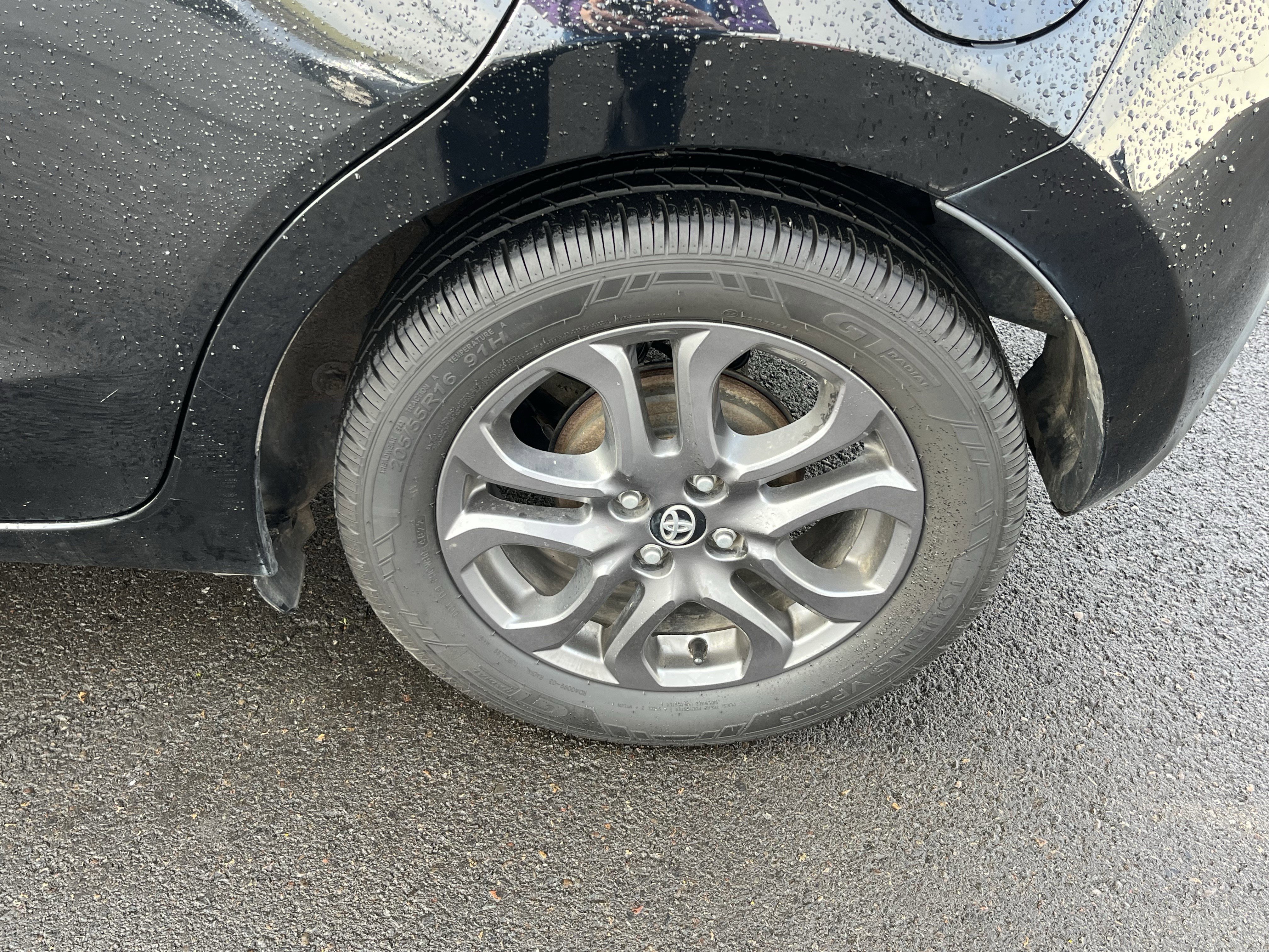 Used 2020 Toyota Yaris XLE image 25