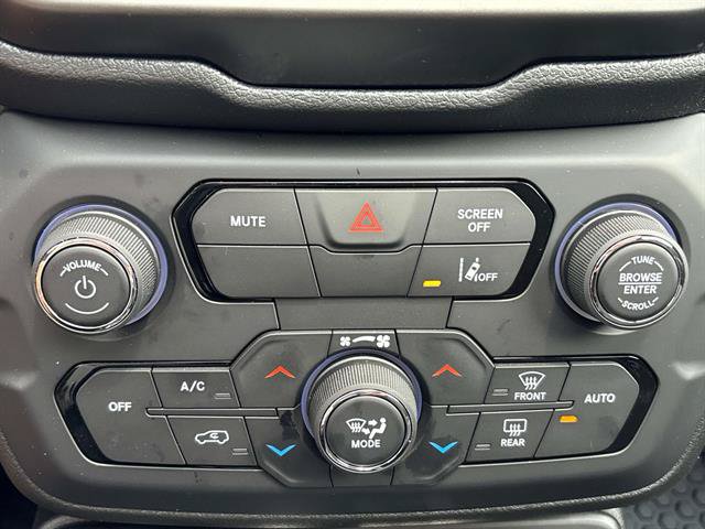 Certified 2023 Jeep Renegade Latitude w/ Sun/Sound Group AWD/4WD image 26