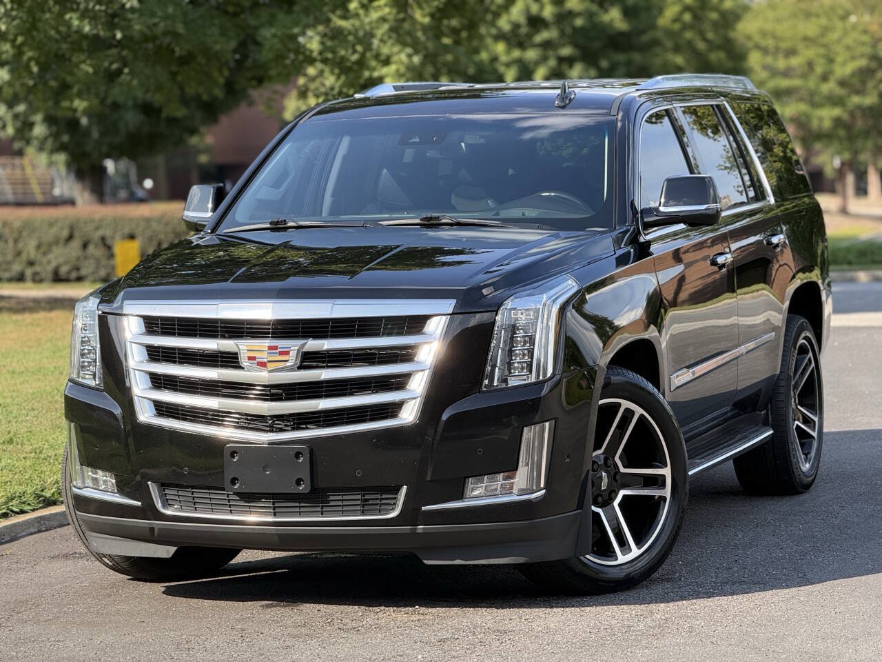 Used 2020 Cadillac Escalade Luxury AWD/4WD image 1