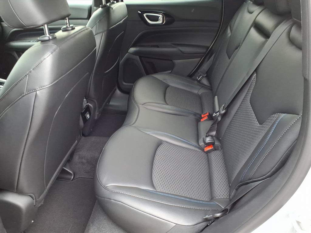 Used 2026 Jeep Compass Latitude AWD/4WD image 4