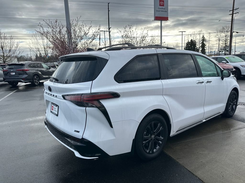 Used 2025 Toyota Sienna XSE w/ XSE Plus Package image 5
