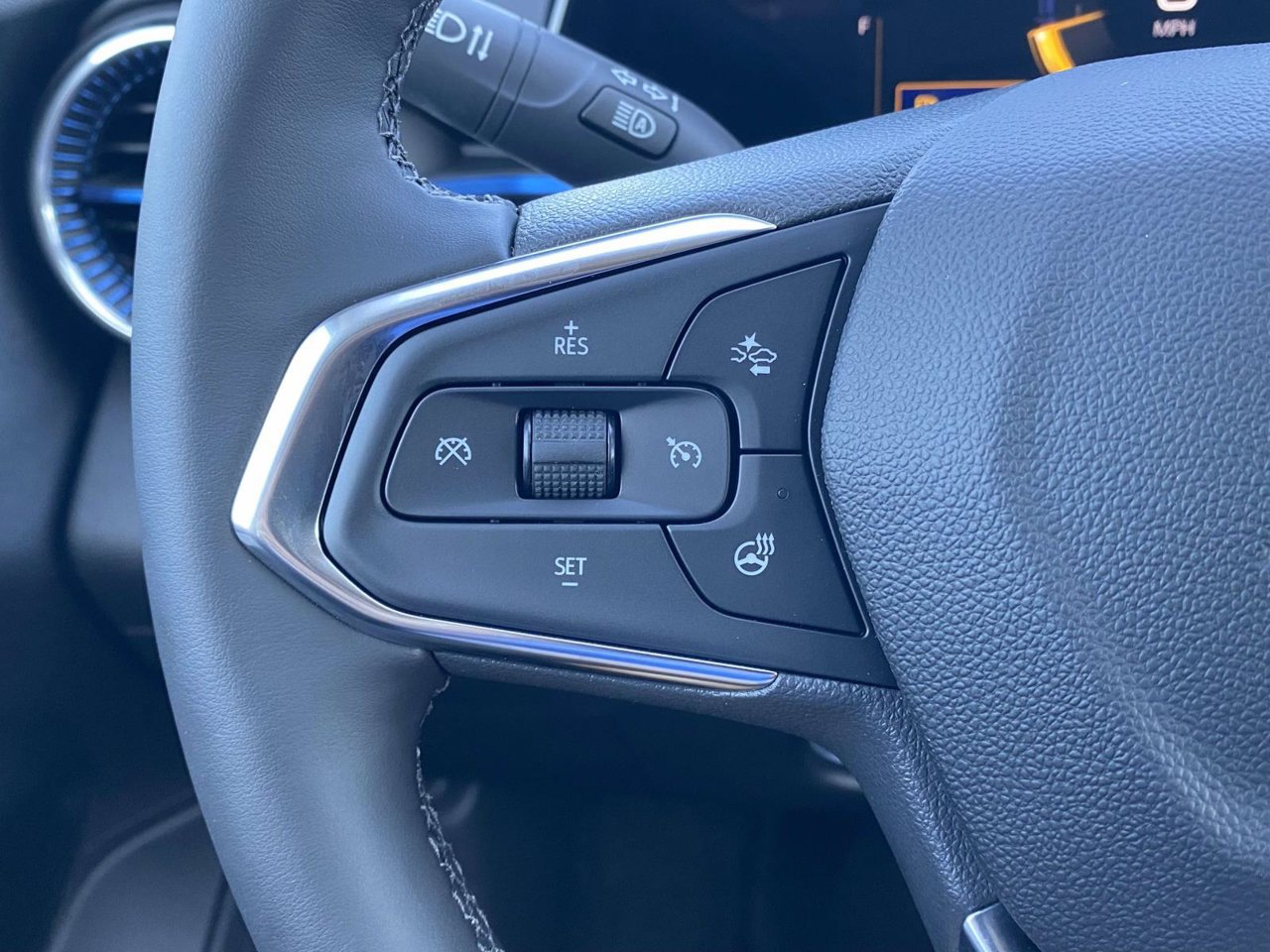 New 2026 Chevrolet Trax LT w/ Driver Confidence Package FWD image 19