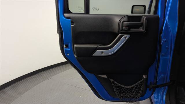 Used 2015 Jeep Wrangler Unlimited Sahara w/ Connectivity Group image 14