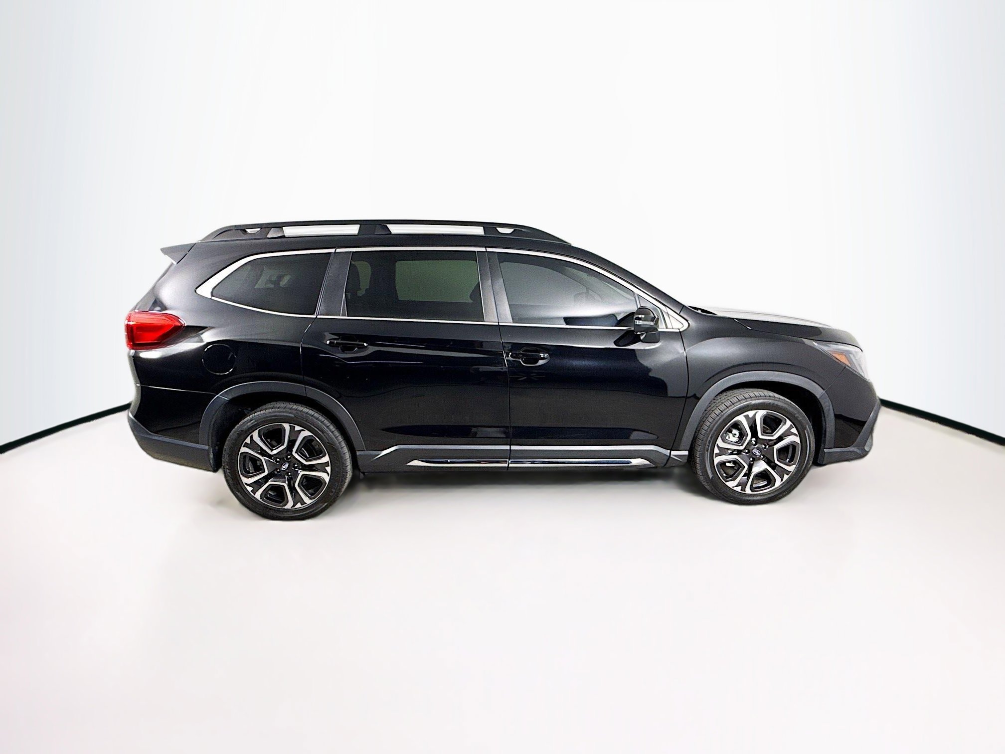 Used 2023 Subaru Ascent Limited image 2