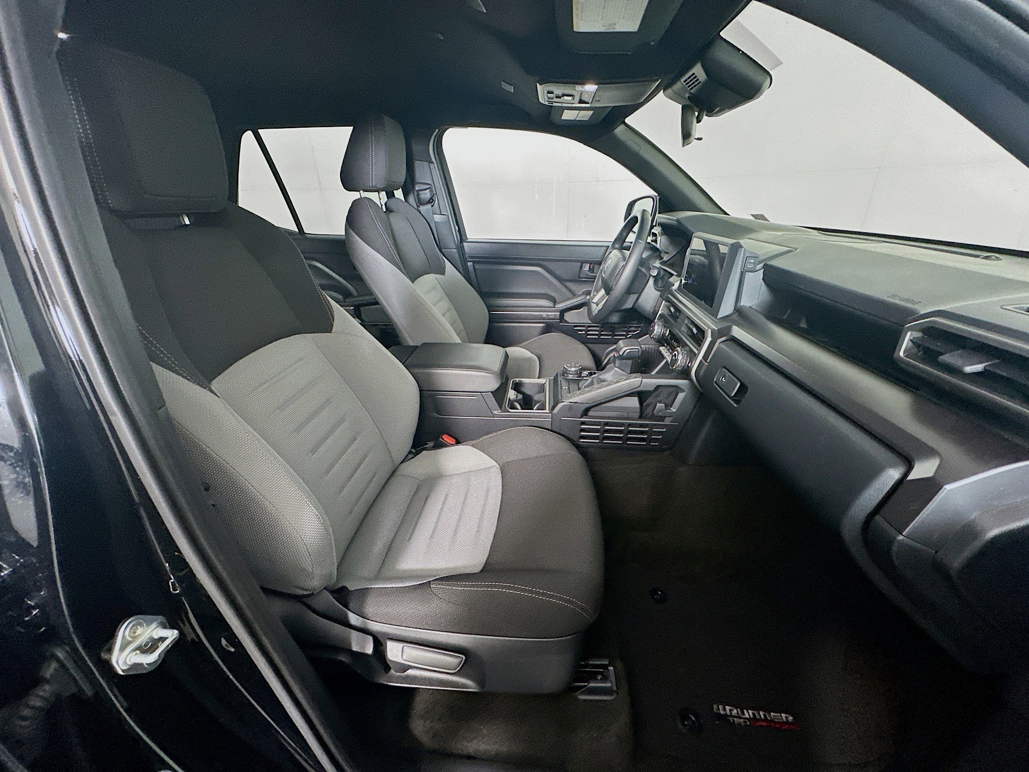 Used 2025 Toyota 4Runner TRD Off-Road image 32
