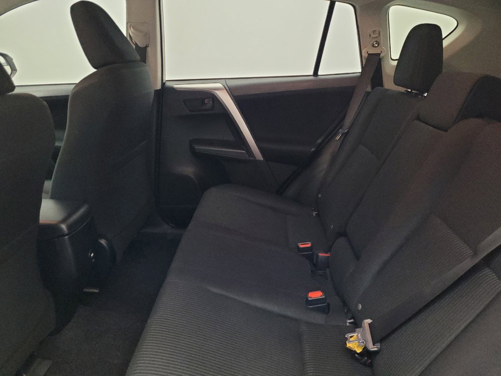 Used 2018 Toyota RAV4 LE FWD image 18