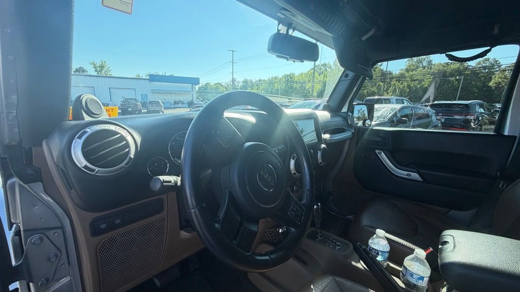 Used 2014 Jeep Wrangler Unlimited Rubicon w/ Dual Top Group AWD/4WD image 14