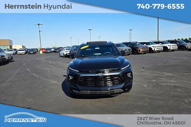 Used 2025 Chevrolet Blazer RS w/ Driver Confidence II Package FWD image 2