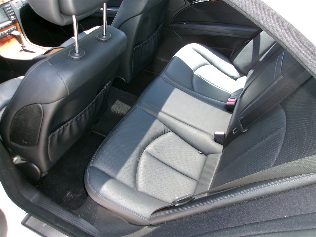 Used 2008 Mercedes-Benz E 350 4MATIC Sedan image 16