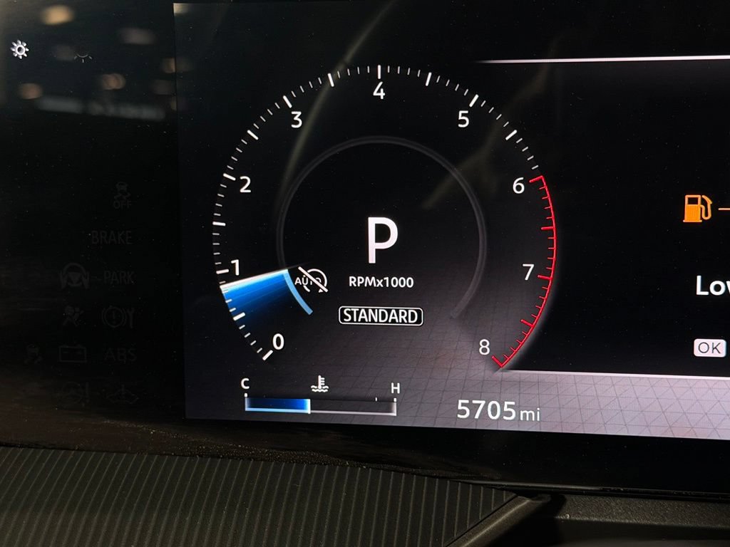 Used 2025 Nissan Murano SV AWD/4WD image 17