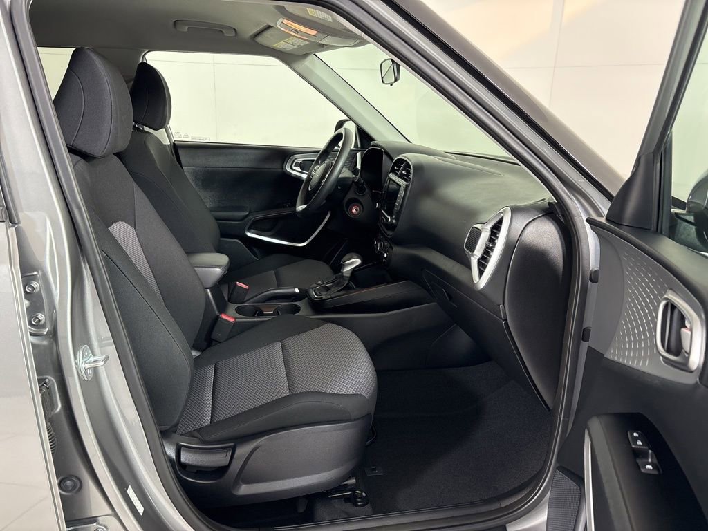 Used 2023 Kia Soul LX image 12