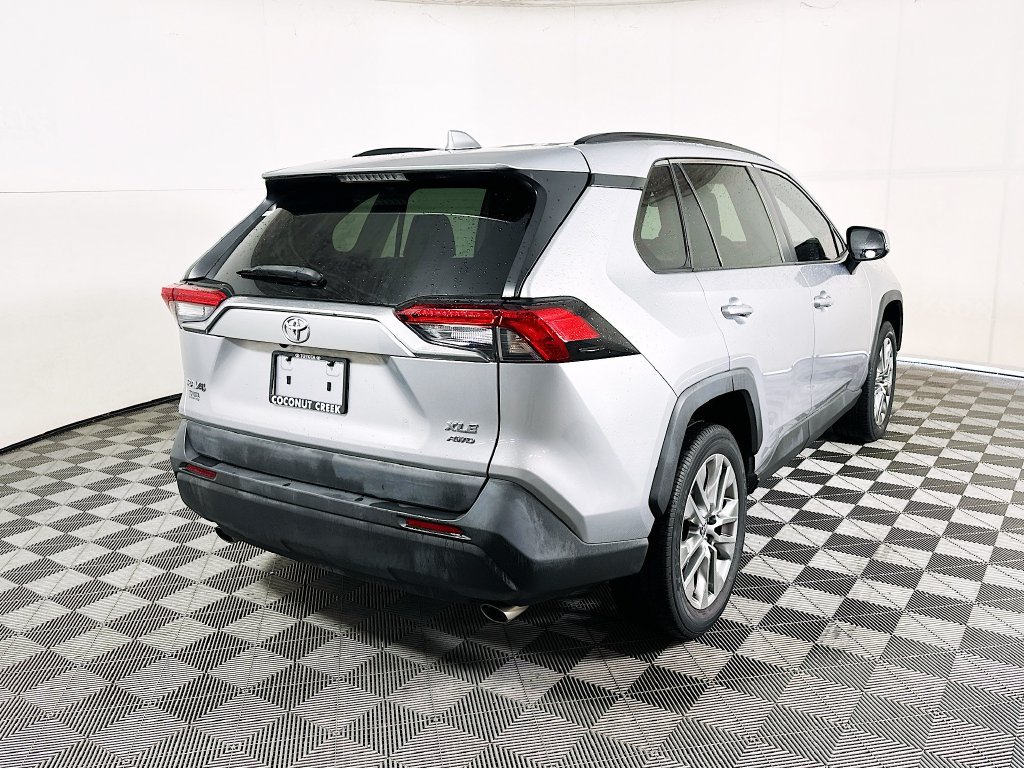 Used 2022 Toyota RAV4 XLE Premium AWD/4WD image 3